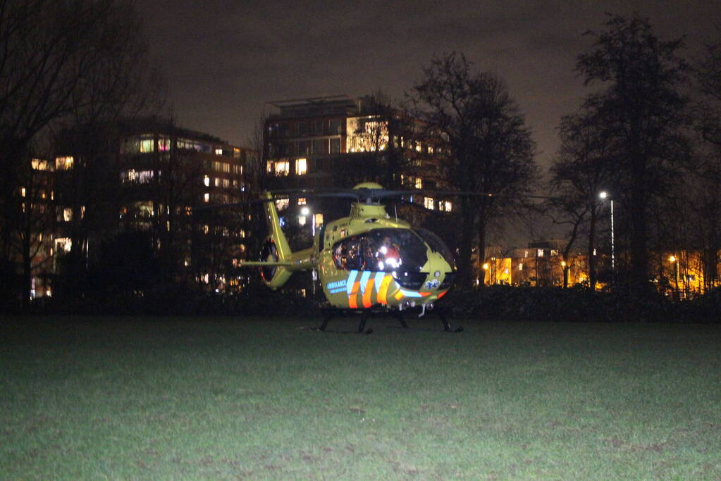 Traumahelikopter landt voor medisch noodgeval