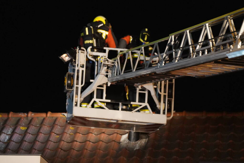 Weg afgesloten vanwege schoorsteenbrand