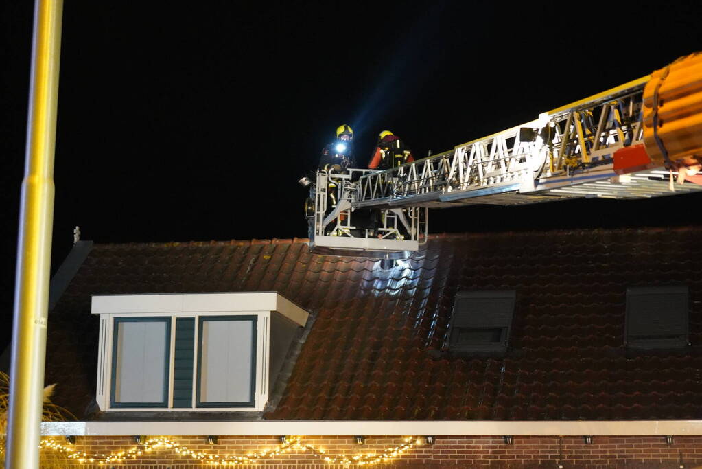 Weg afgesloten vanwege schoorsteenbrand