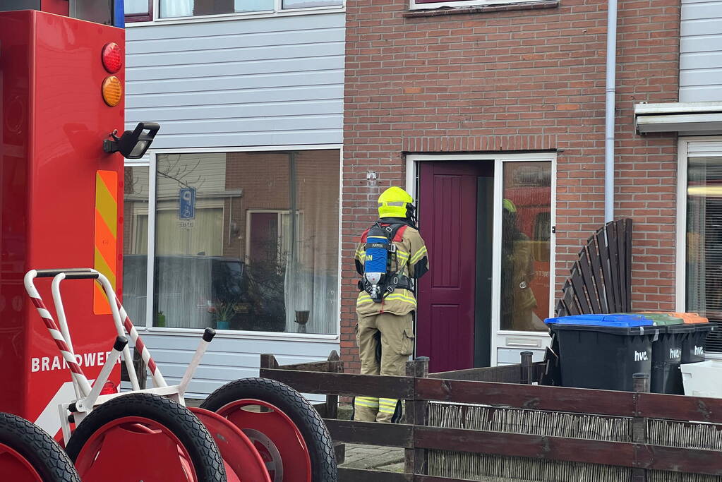 Buren slaan alarm bij brand in woning