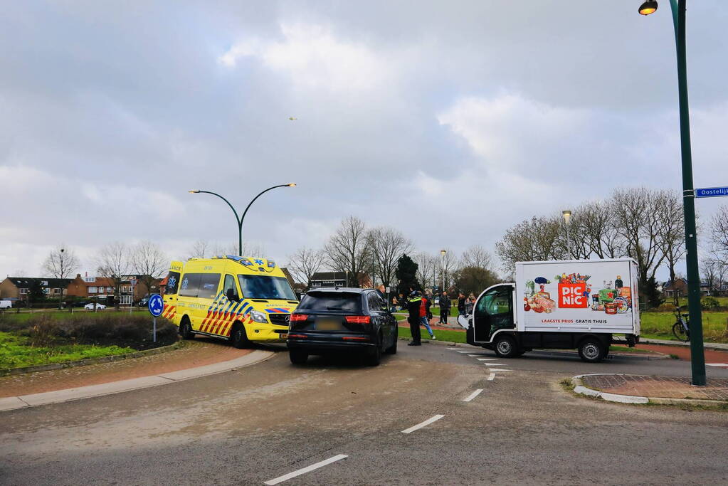 Fietser ernstig gewond bij botsing met bezorgwagen