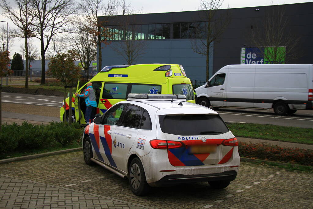 Scooterrijder gaat hard onderuit