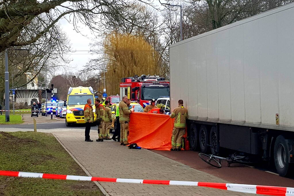 Fietser overleden bij ongeval met vrachtwagen