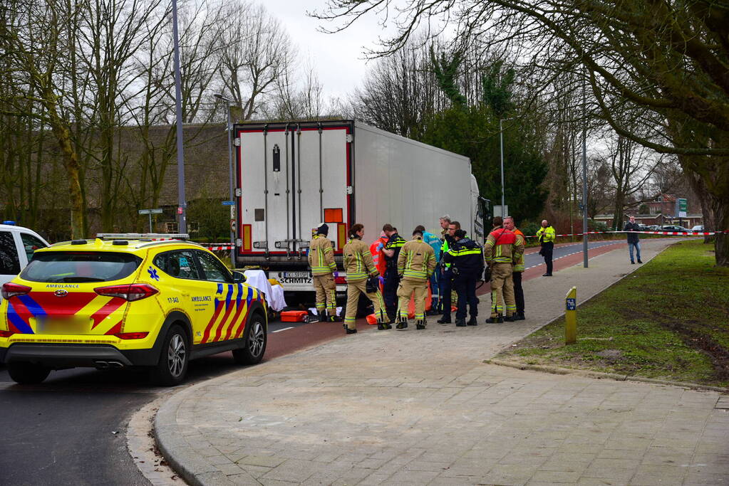 Fietser overleden bij ongeval met vrachtwagen