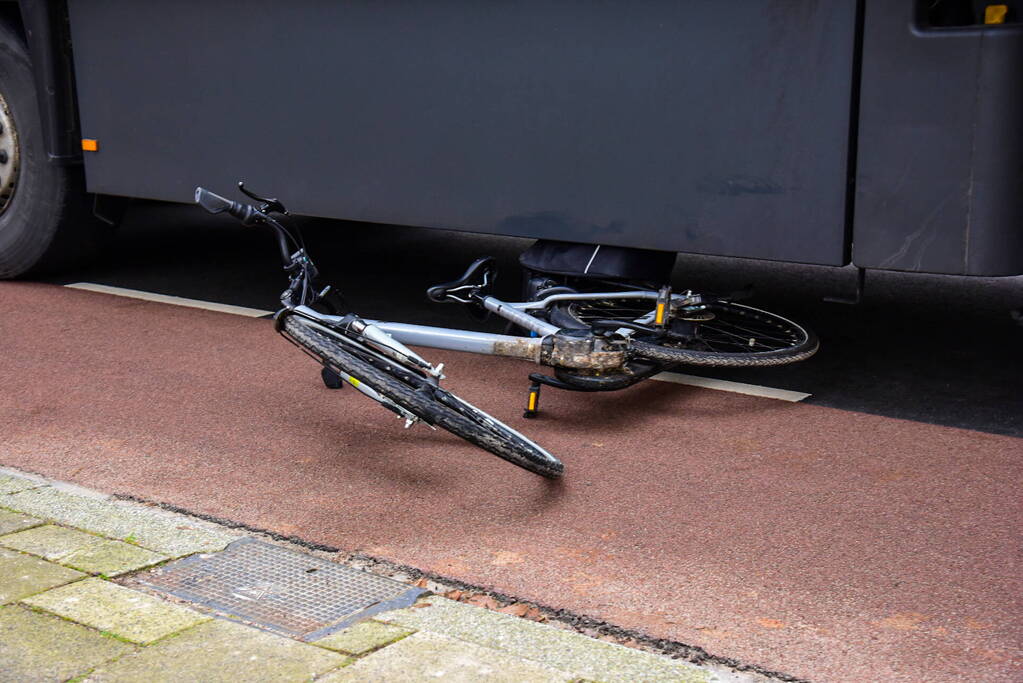 Fietser overleden bij ongeval met vrachtwagen