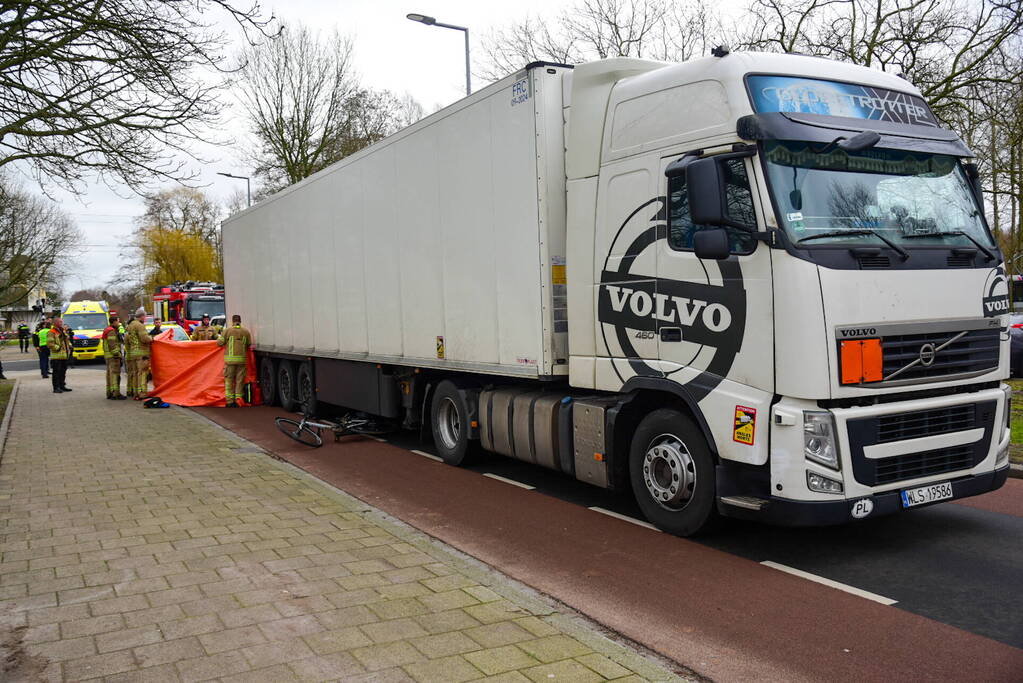 Fietser overleden bij ongeval met vrachtwagen