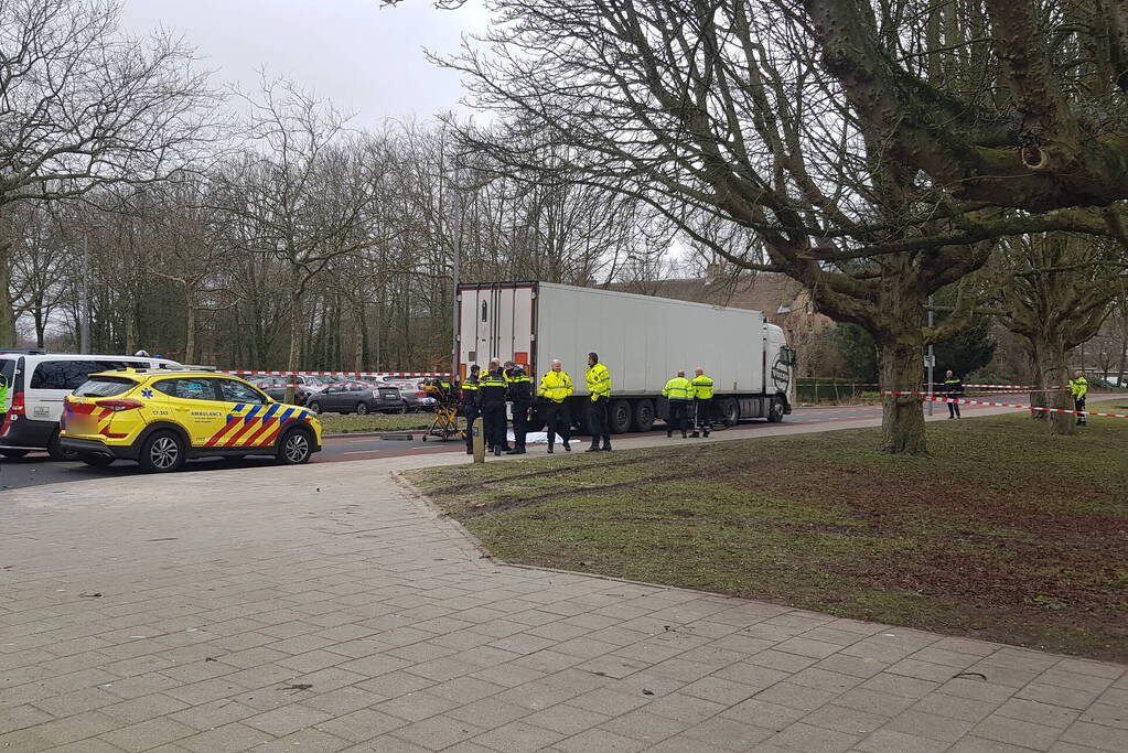 Fietser overleden bij ongeval met vrachtwagen