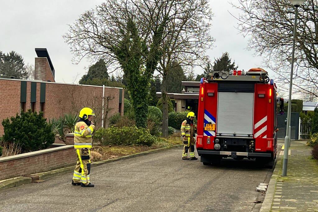 Gaslekkage in voortuin van woning