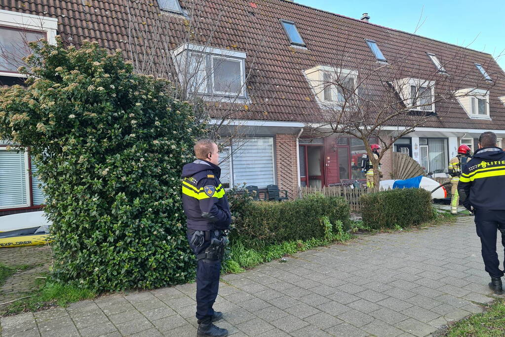 Flinke rookontwikkeling bij fauteuil in brand