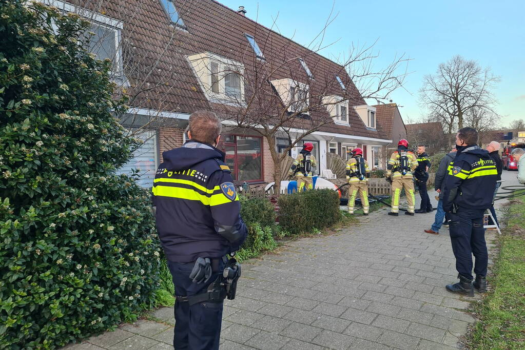 Flinke rookontwikkeling bij fauteuil in brand