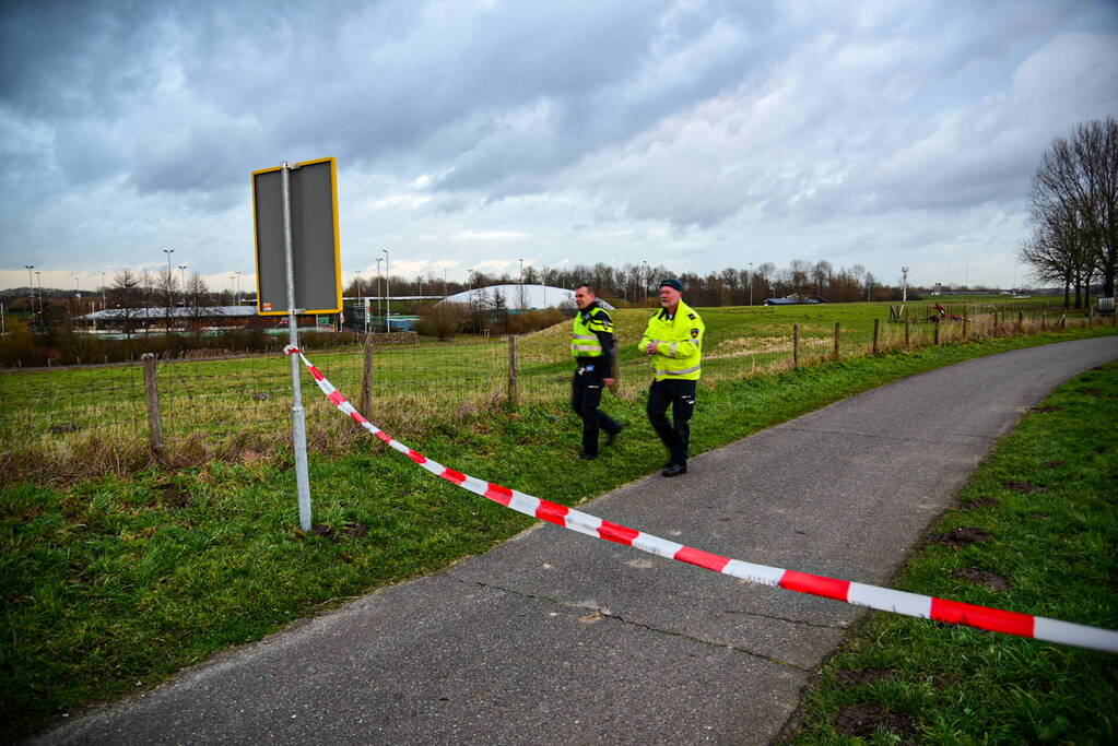 Groot onderzoek naar aantreffen overleden persoon in bos
