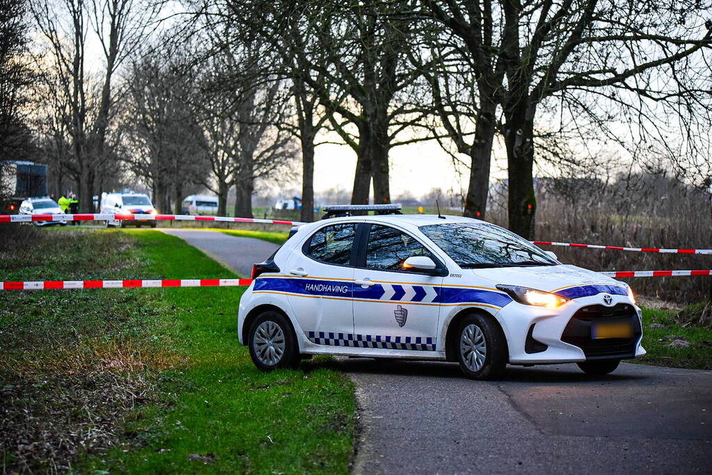 Groot onderzoek naar aantreffen overleden persoon in bos