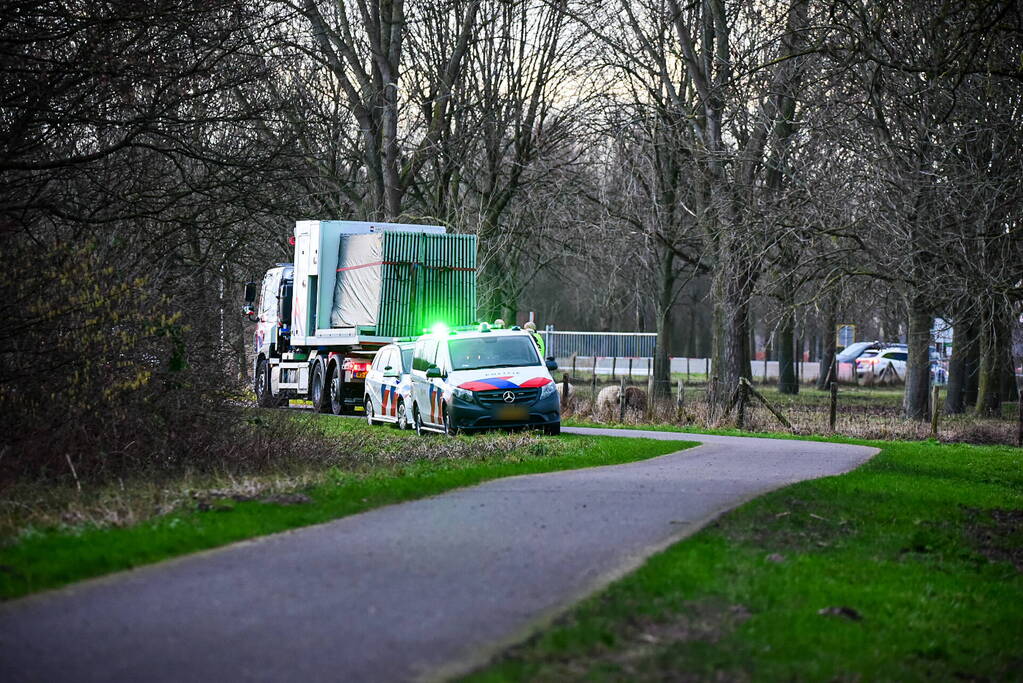 Groot onderzoek naar aantreffen overleden persoon in bos