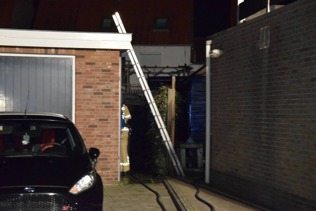 Hevige brand in tuin