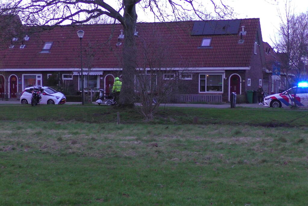 Persoon met scootmobiel te water