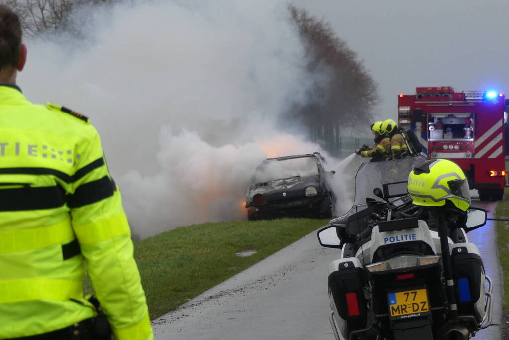 Gestolen auto volledig uitgebrand