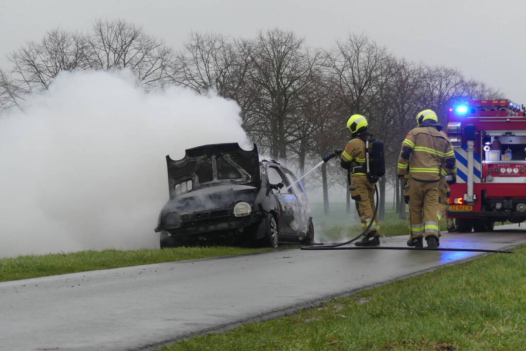 Gestolen auto volledig uitgebrand