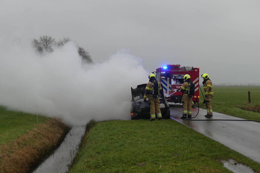 Gestolen auto volledig uitgebrand