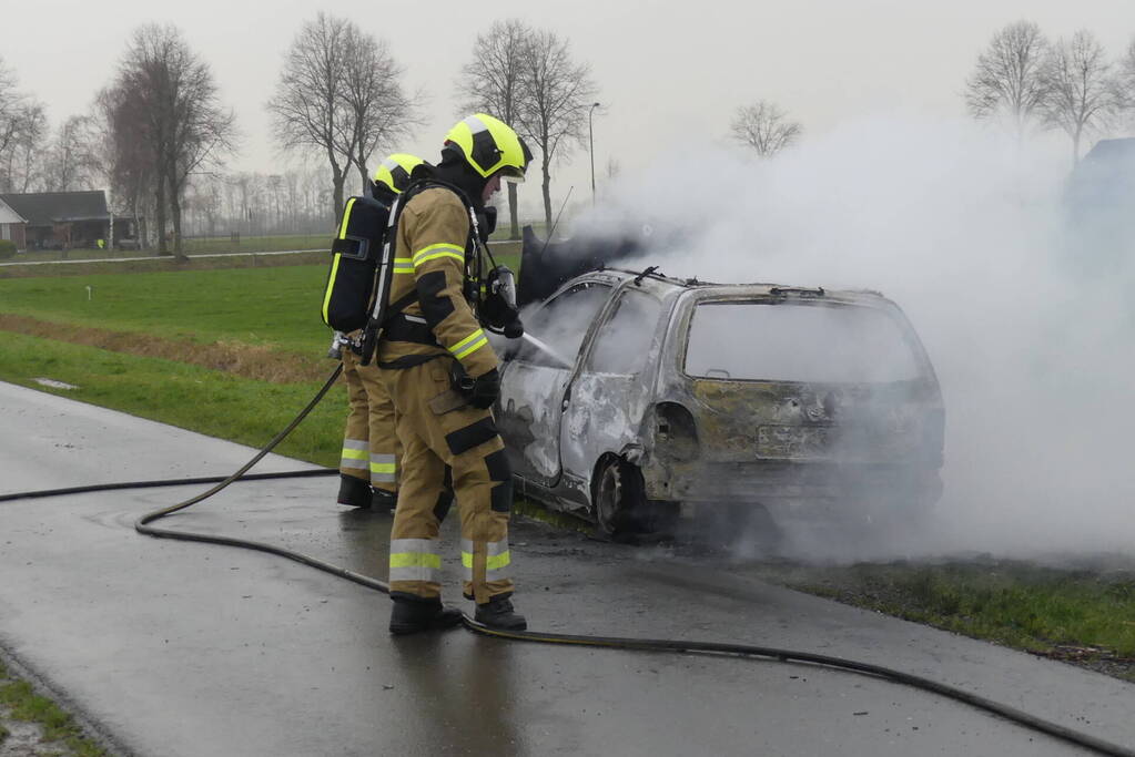 Gestolen auto volledig uitgebrand