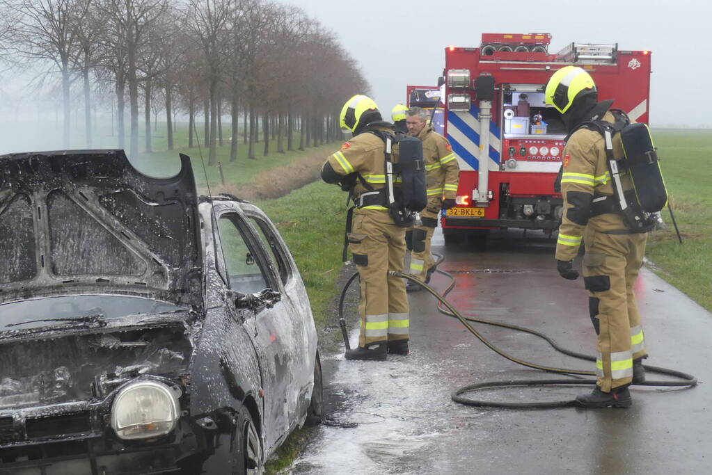 Gestolen auto volledig uitgebrand