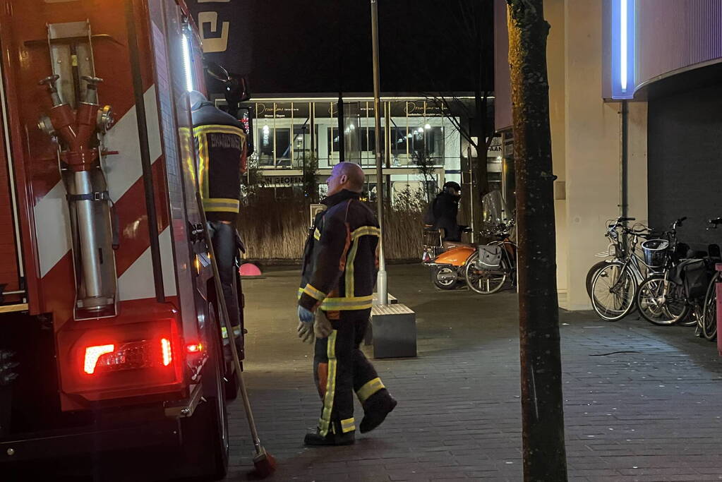 Persoon vast met hand in restaurant