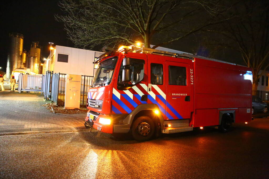 Persoon krijgt bijtende stof over zich en raakt ernstig gewond