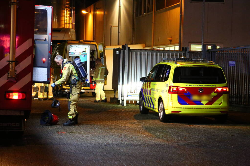 Persoon krijgt bijtende stof over zich en raakt ernstig gewond