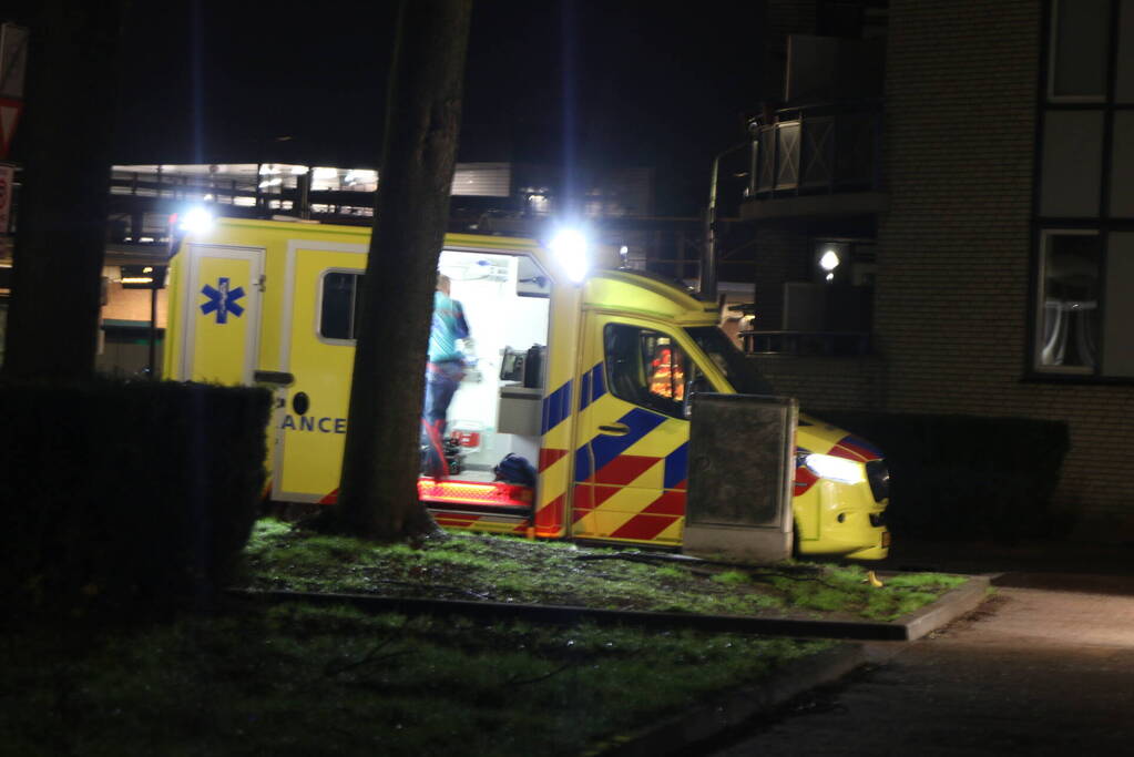 Gewonde bij steekpartij tegenover politiebureau
