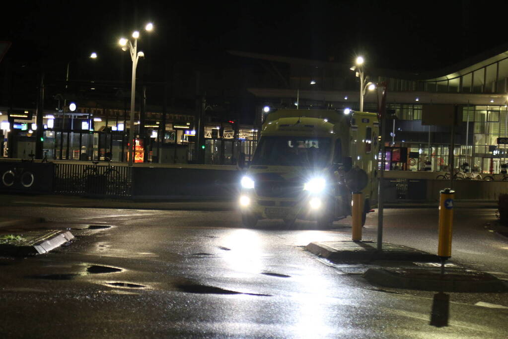 Gewonde bij steekpartij tegenover politiebureau