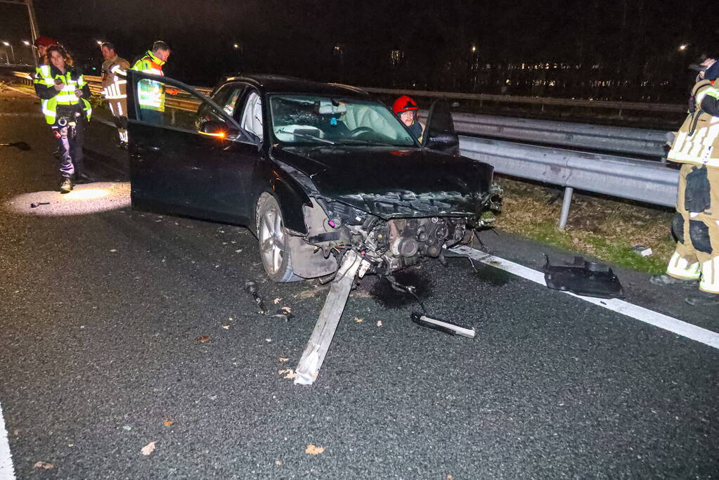 Snelweg dicht door ongeval, inzittenden op de vlucht