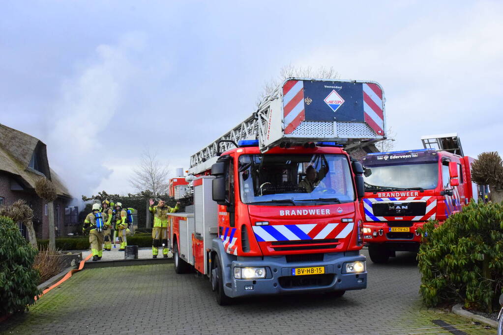 Grote brand in vrijstaande woning met rietendak