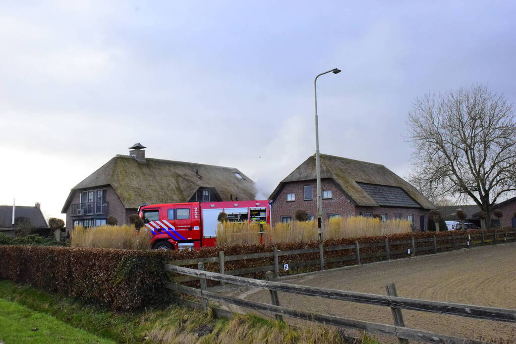 Grote brand in vrijstaande woning met rietendak