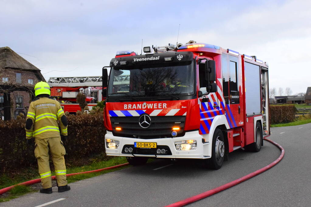 Grote brand in vrijstaande woning met rietendak
