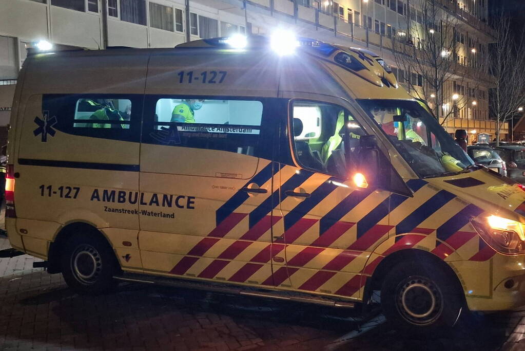 Gewonde bij grote brand met veel rook in flatgebouw