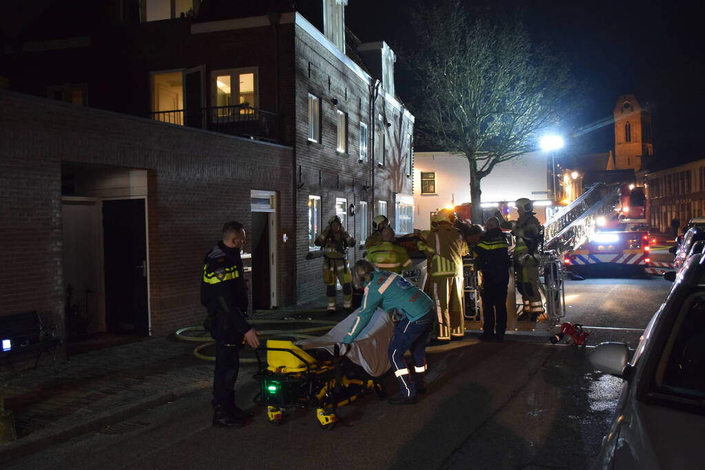 Ambulancemedewerkers ontdekken woningbrand