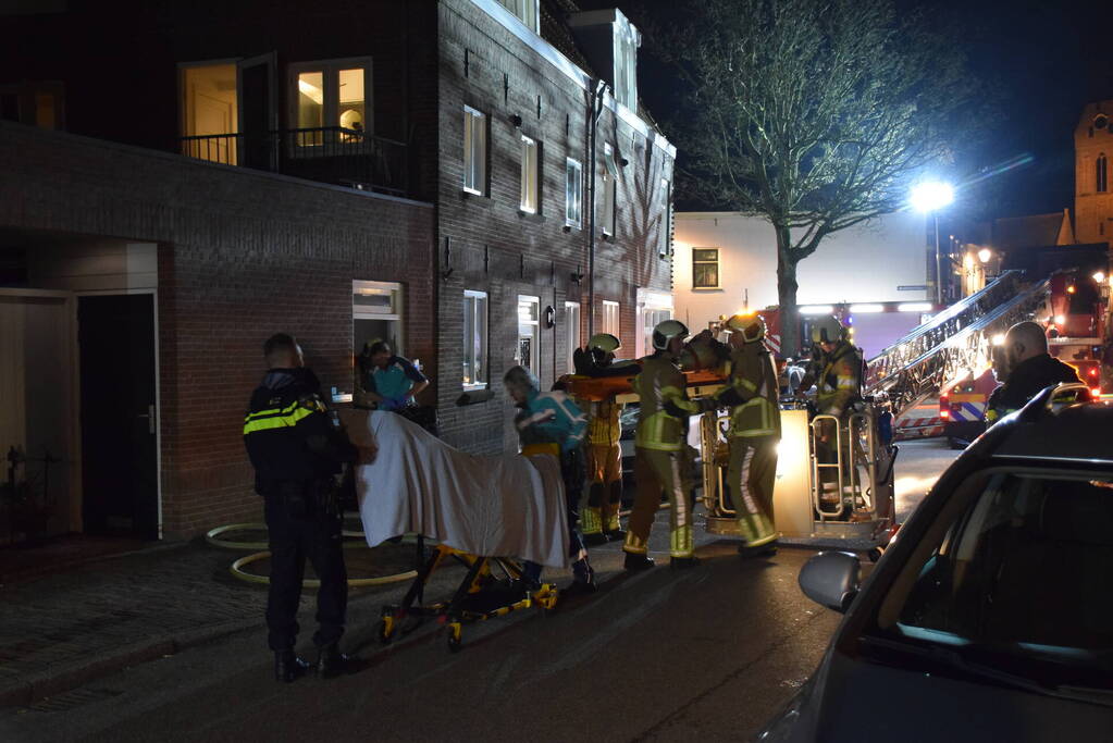 Ambulancemedewerkers ontdekken woningbrand