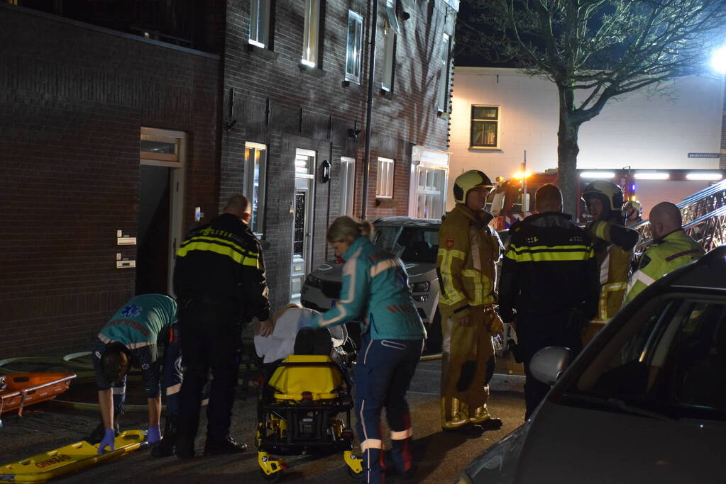 Ambulancemedewerkers ontdekken woningbrand