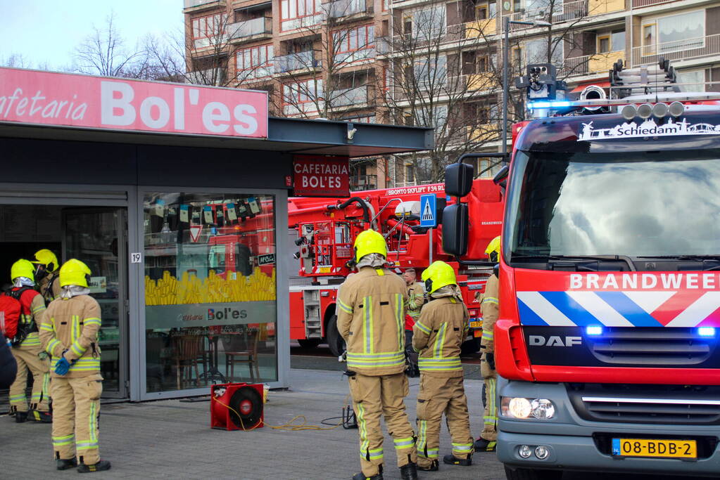 Keukenbrand in cafetaria snel onder controle