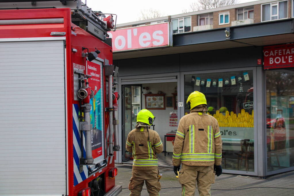 Keukenbrand in cafetaria snel onder controle
