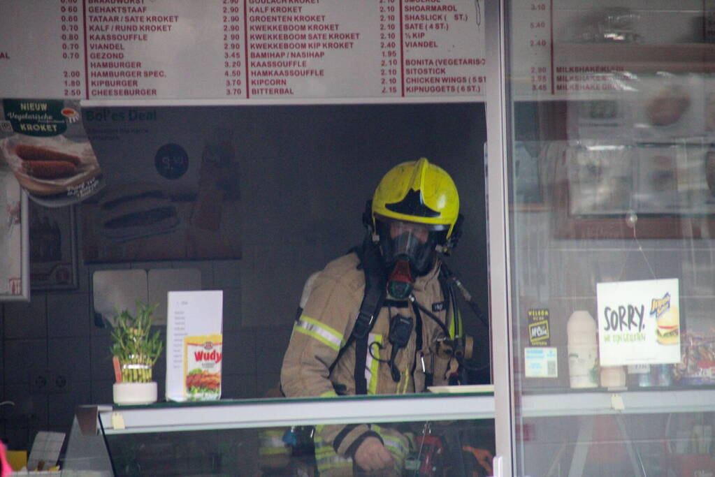 Keukenbrand in cafetaria snel onder controle