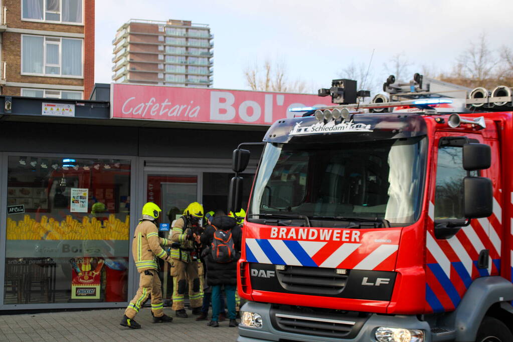 Keukenbrand in cafetaria snel onder controle