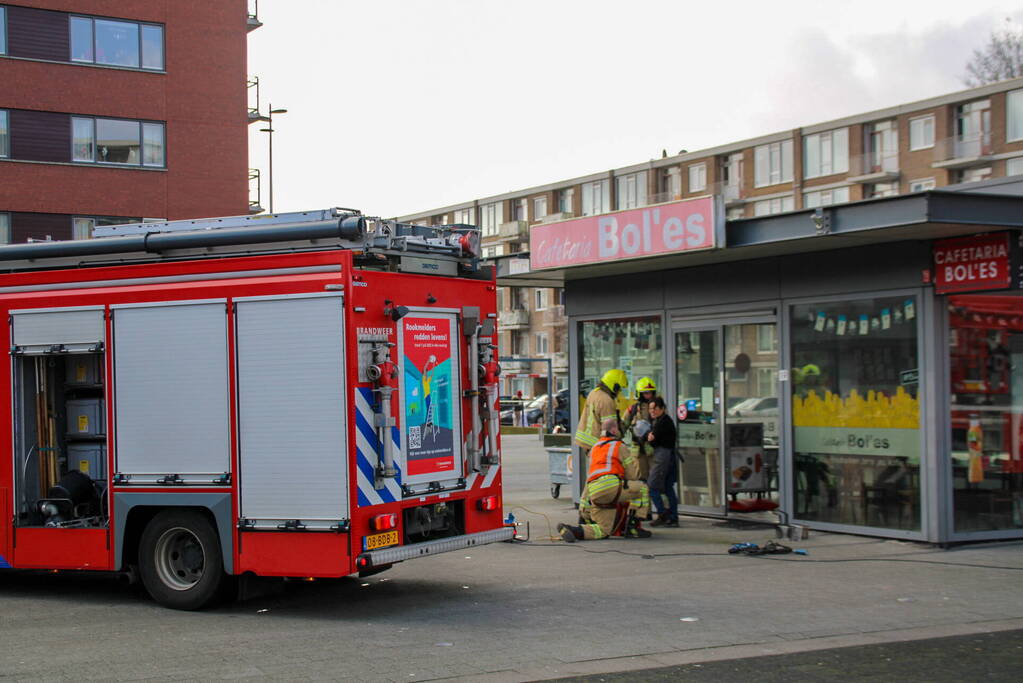 Keukenbrand in cafetaria snel onder controle