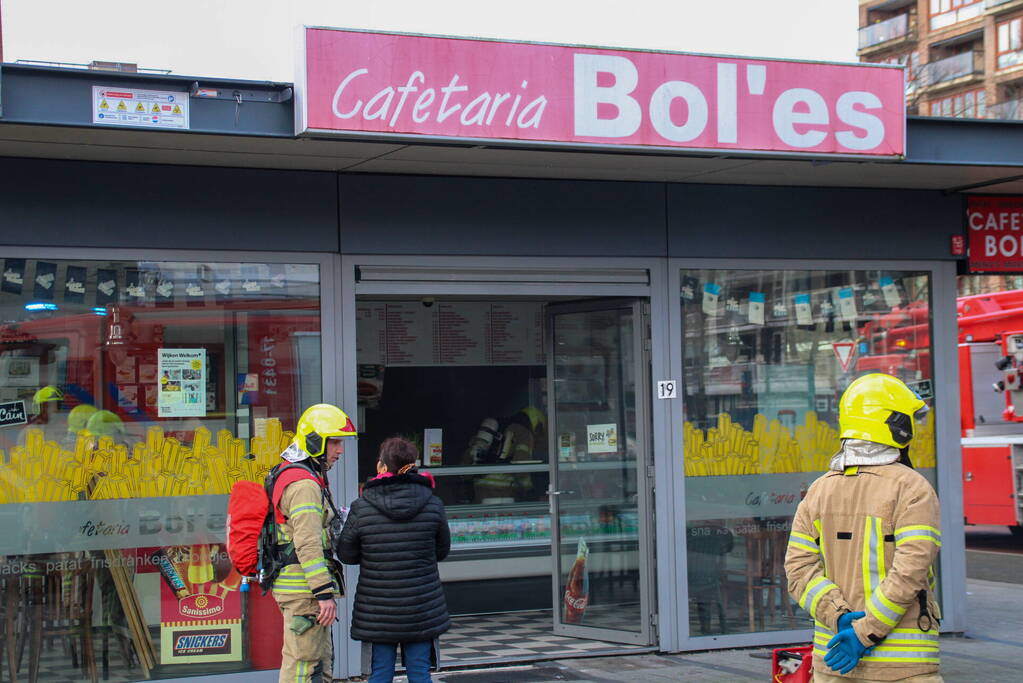 Keukenbrand in cafetaria snel onder controle