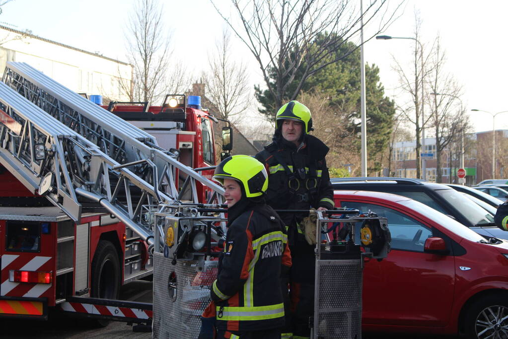 Losgeraakte schoorsteenpijp zorgt voor schade