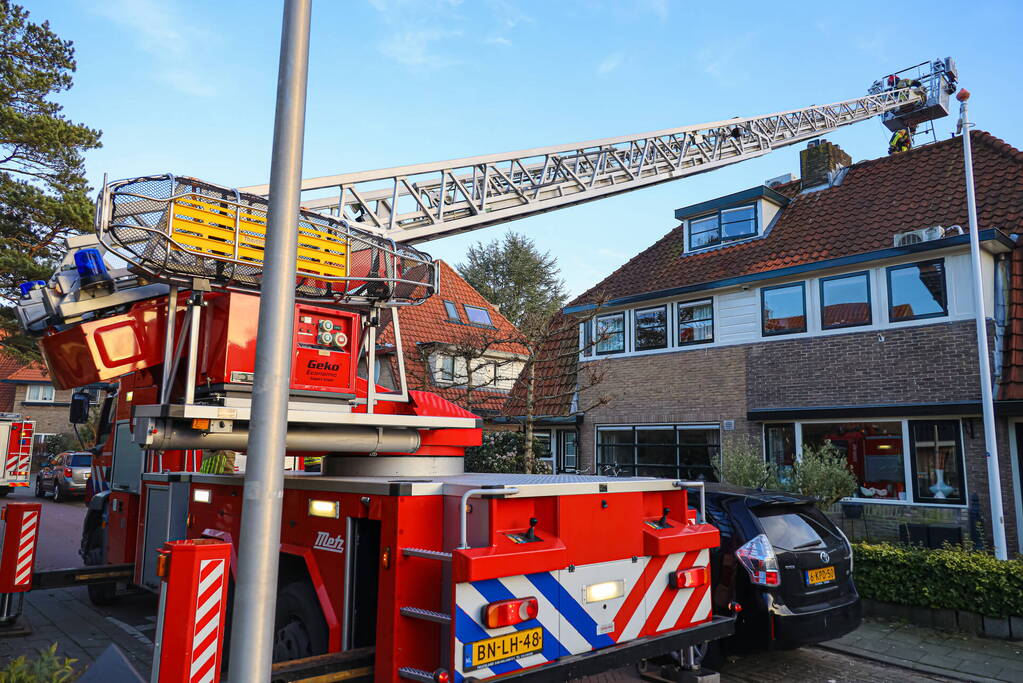Brand in schoorsteen van woning