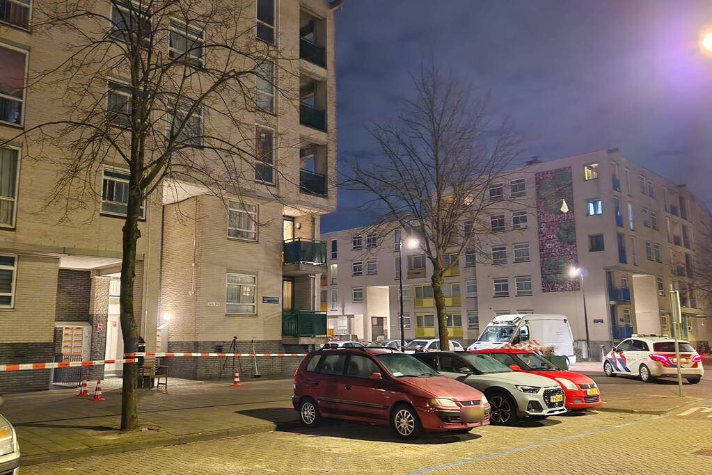 Explosie bij entree van portiekflat