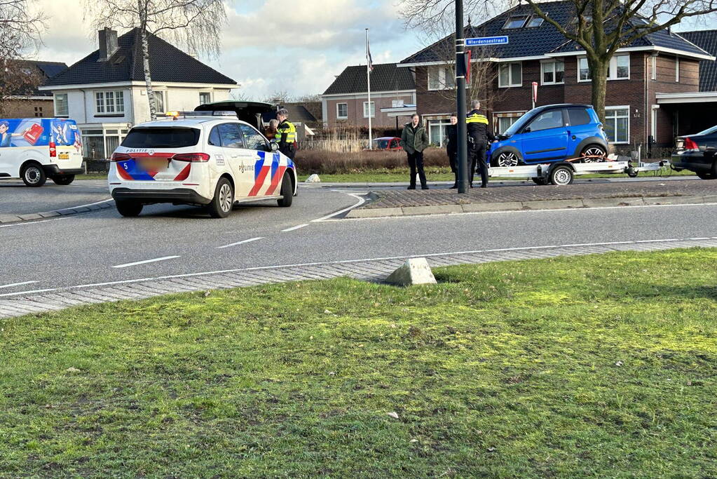 Brommobiel botst op bestelbus