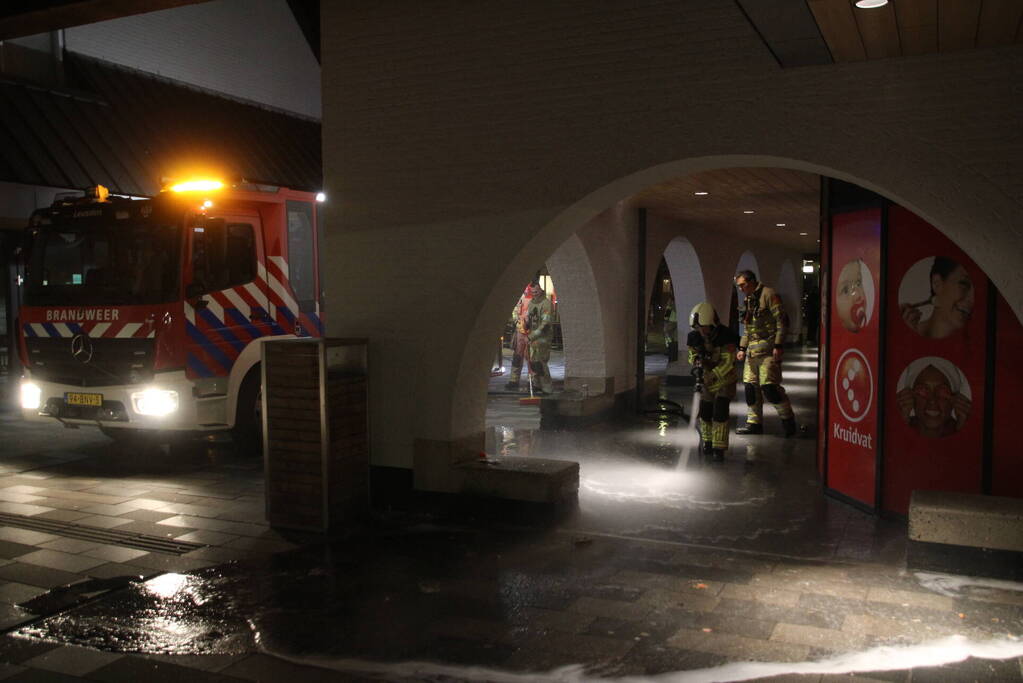 In brand gestoken afval snel geblust