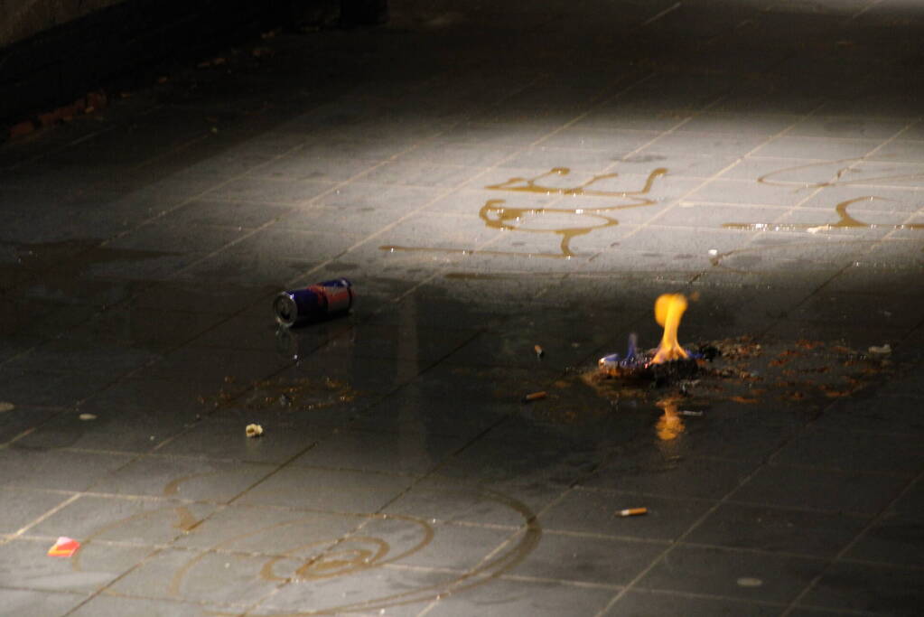 In brand gestoken afval snel geblust