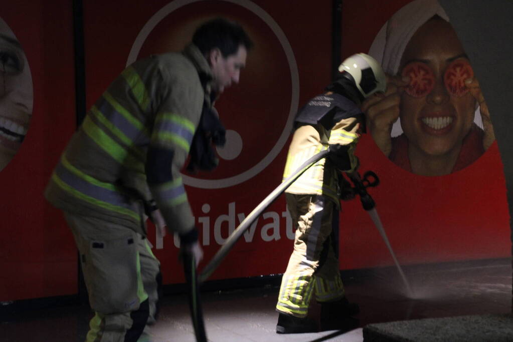 In brand gestoken afval snel geblust